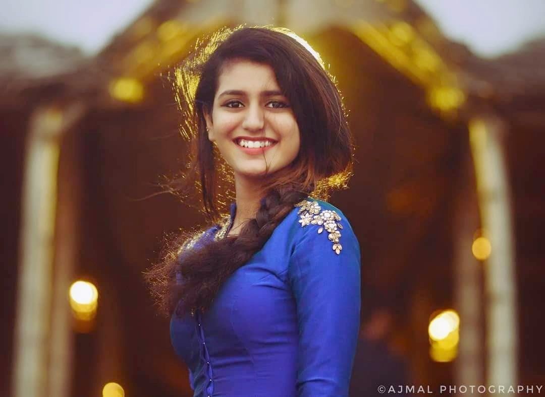 Oru Adaar Love