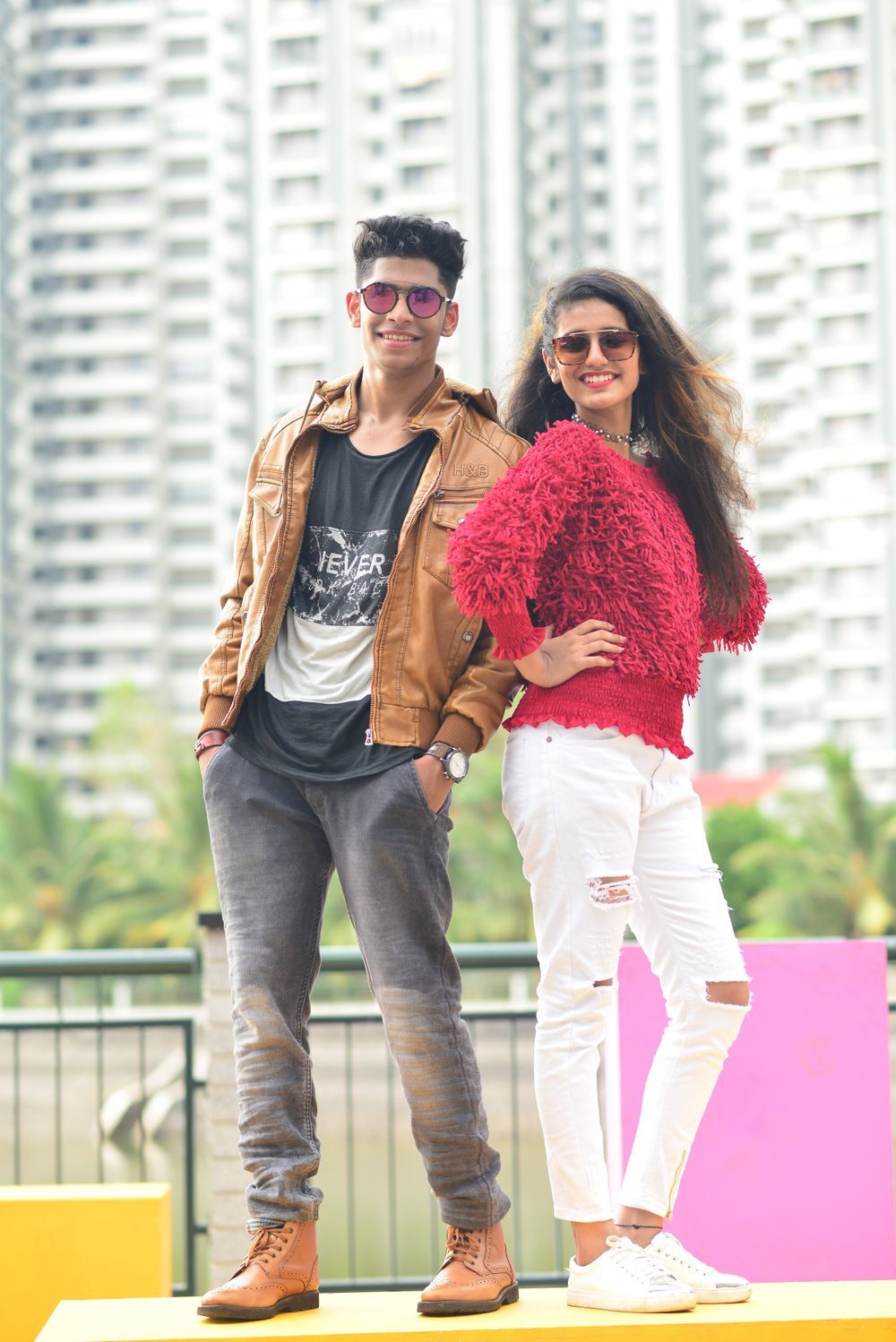 Oru Adaar Love