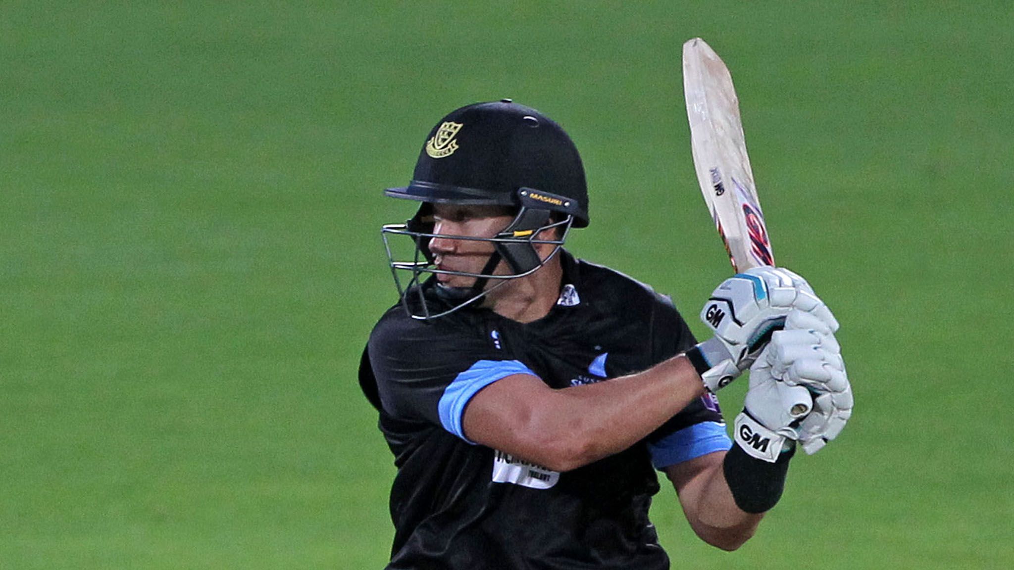 New Zealand Batsman Ross Taylor Re Signs For Sussex