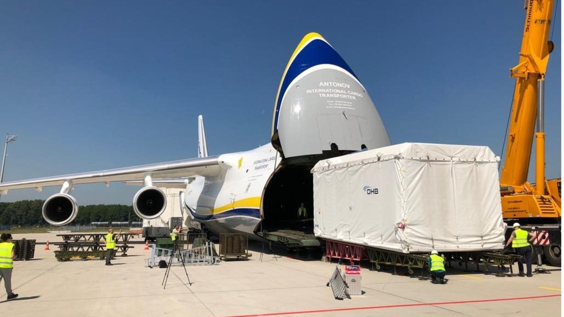 ESA C Satellite Enters Antonov Cargo Plane
