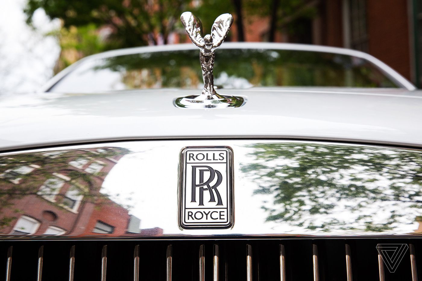 ScreenDrive: The $000 Rolls Royce Dawn Plays It Safe With Limited Tech