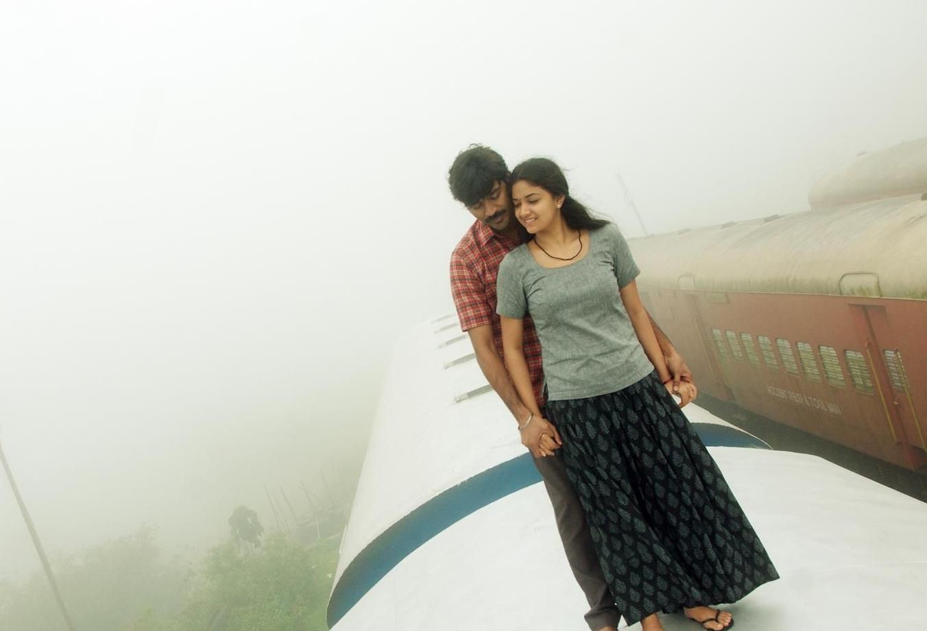 Movie, special day Wallpaper, gredding card, quotes, image, photo, art diagram: Dhanush in thodari movie Wallpaper