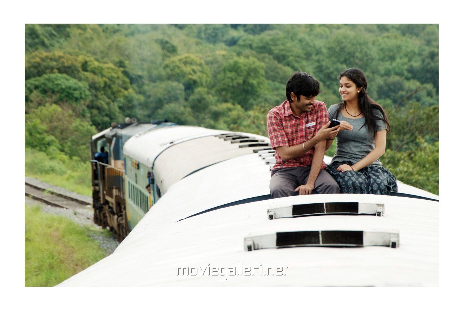 Thodari Movie Review. Dhanush. Keerthy Suresh. New Movie Posters