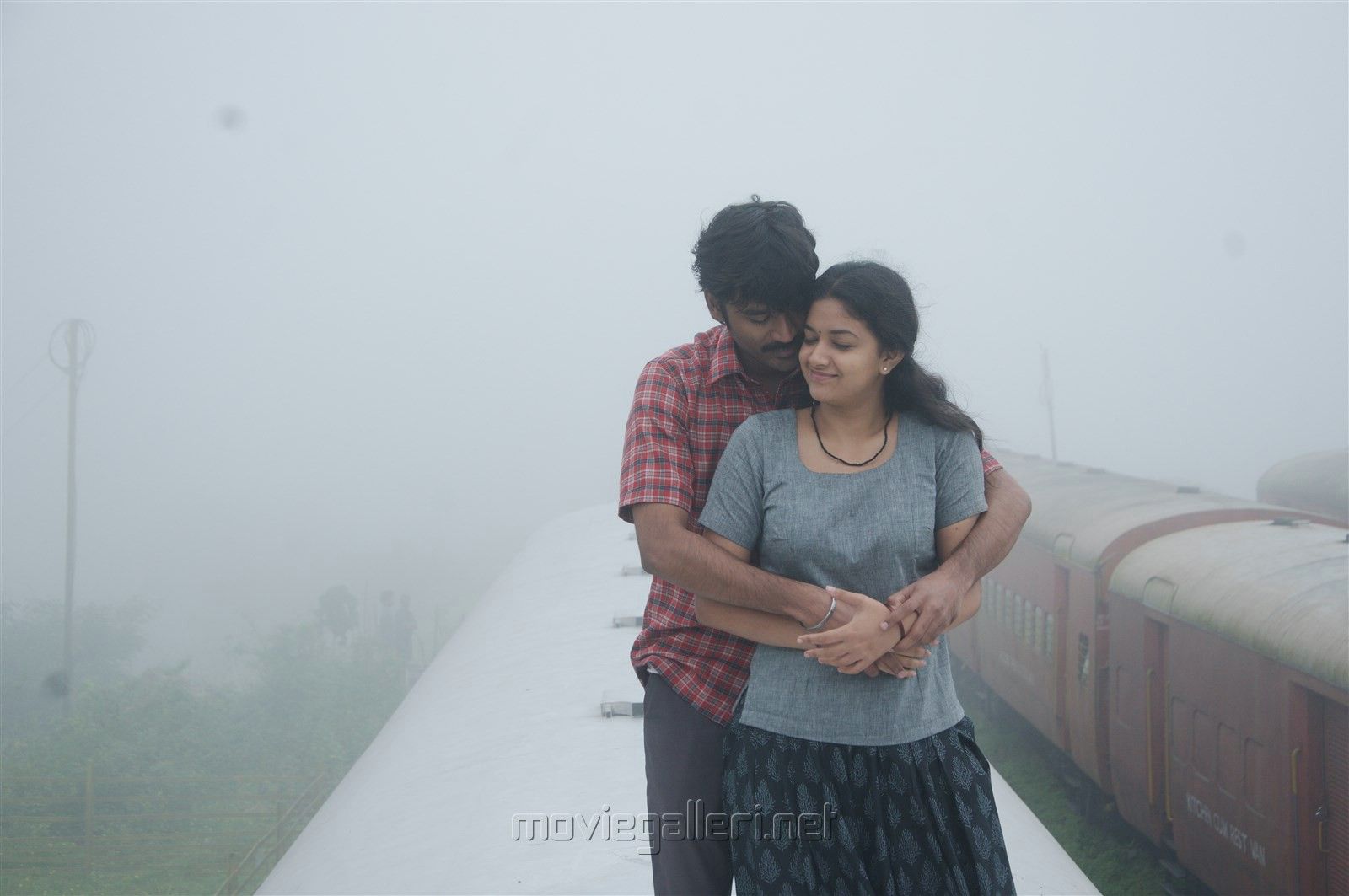 Thodari Movie Photo. Dhanush. Keerthi Suresh. New Movie Posters