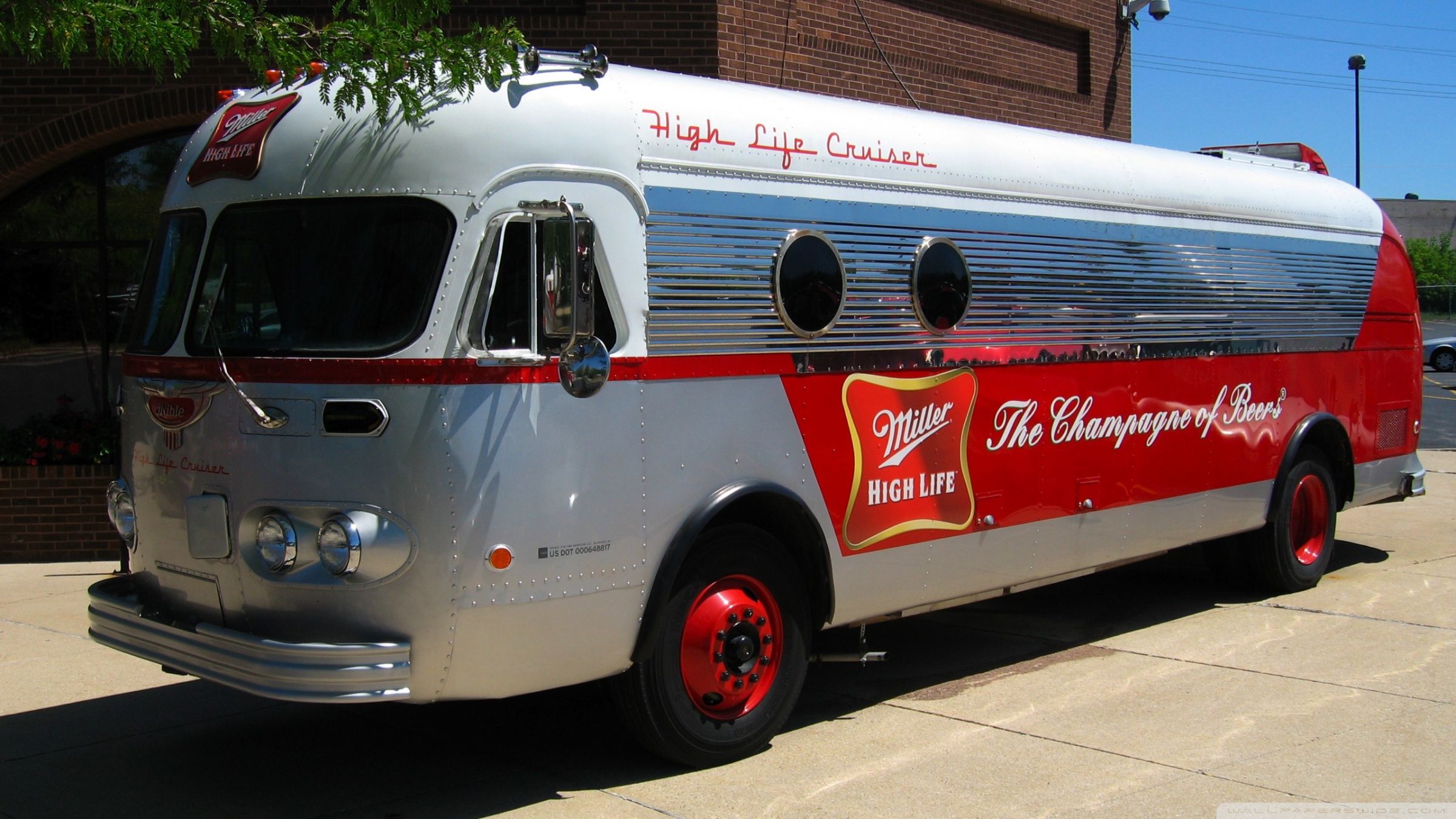 Retro Bus Ultra HD Desktop Background Wallpaper for 4K UHD TV, Widescreen & UltraWide Desktop & Laptop, Tablet