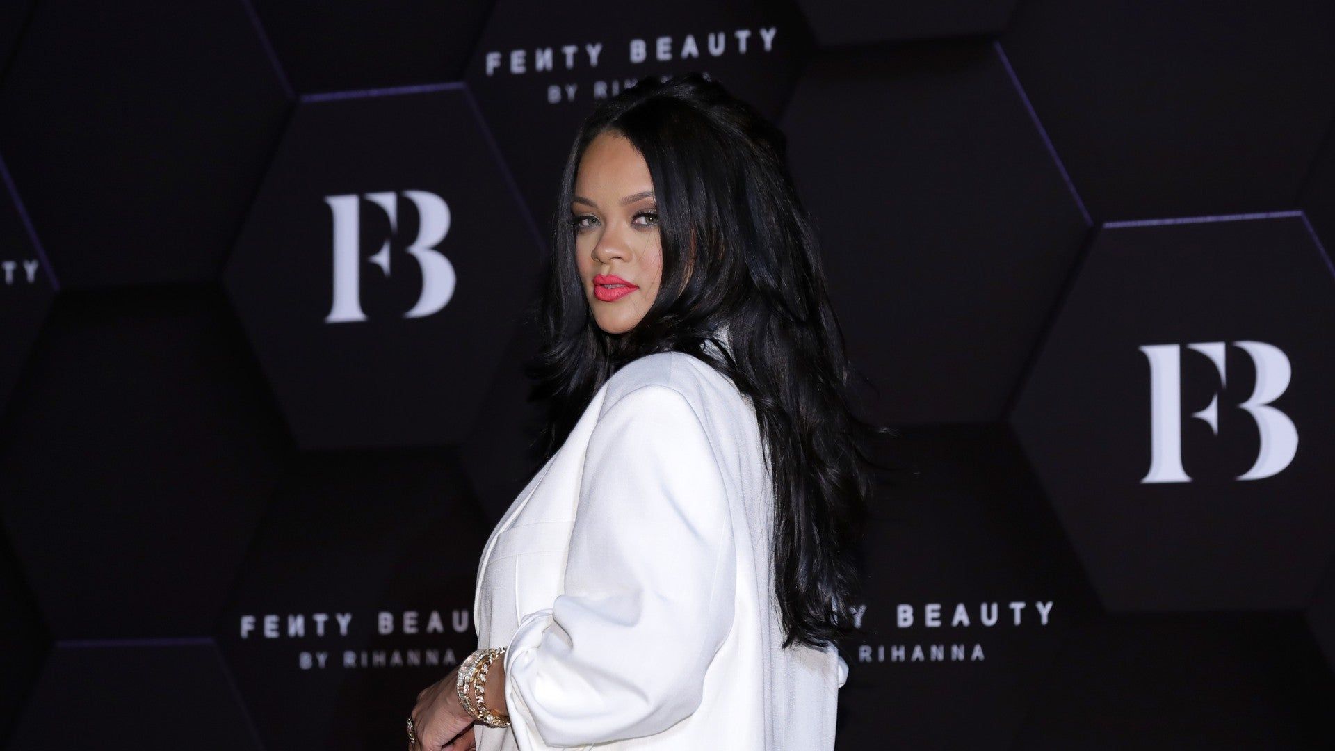 Rihanna's Latest Hair Color Change Is A 'Do' For Melanin Girls