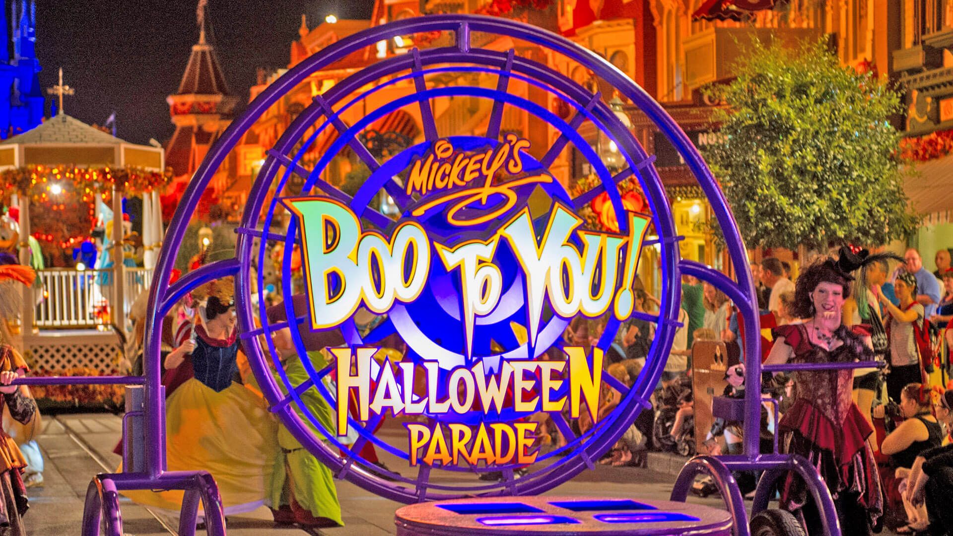 VIDEO: Frighteningly Fun Parade And Fireworks Shows Return To Mickey's Not So Scary Halloween Party 2018. Inside The Magic