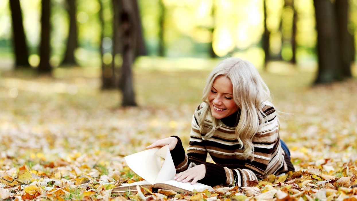 Blondes women nature trees autumn leaves reading smiling parks sweaters wallpaperx1080