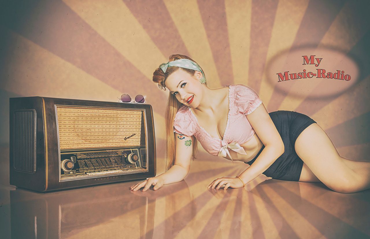 Picture TIME Pin Up Retro Girls Radio Receiver
