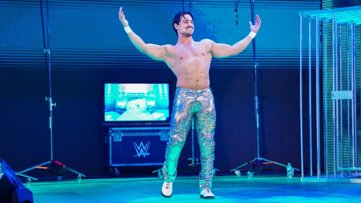 Isaiah Swerve Scott vs. Angel Garza: photo