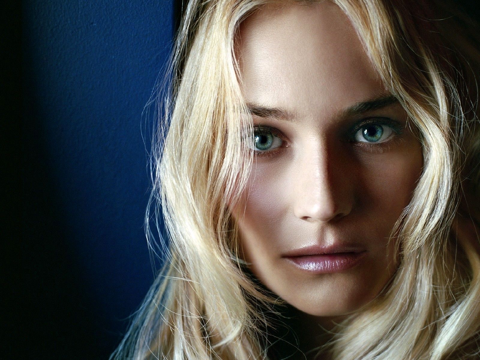 Diane Kruger wallpaperx1200
