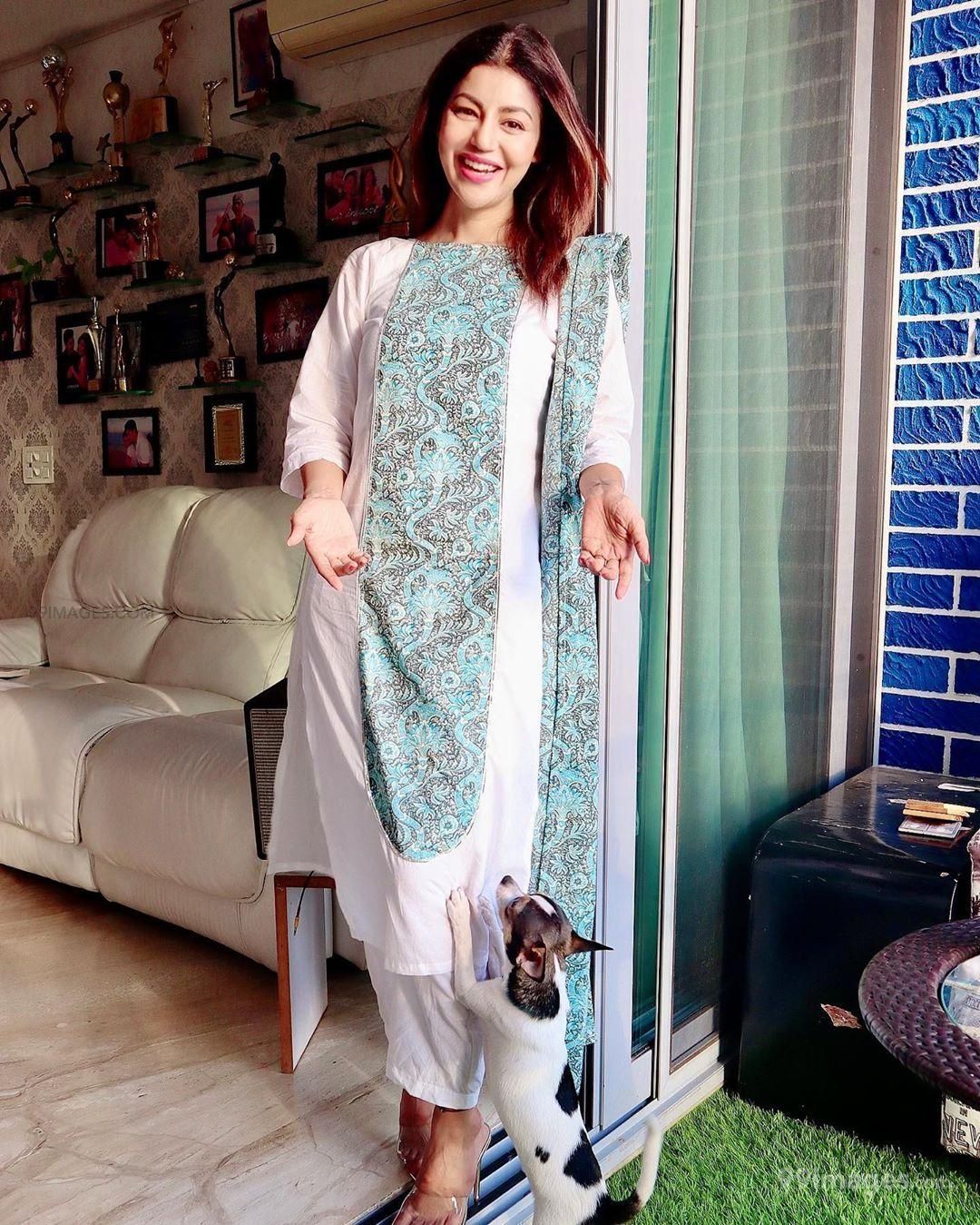 Debina Bonnerjee Hot HD Photo & Wallpaper for mobile, WhatsApp DP (1080p) #debinabonnerjee #serialactr. Photo wallpaper, Mobile wallpaper, Whatsapp dp