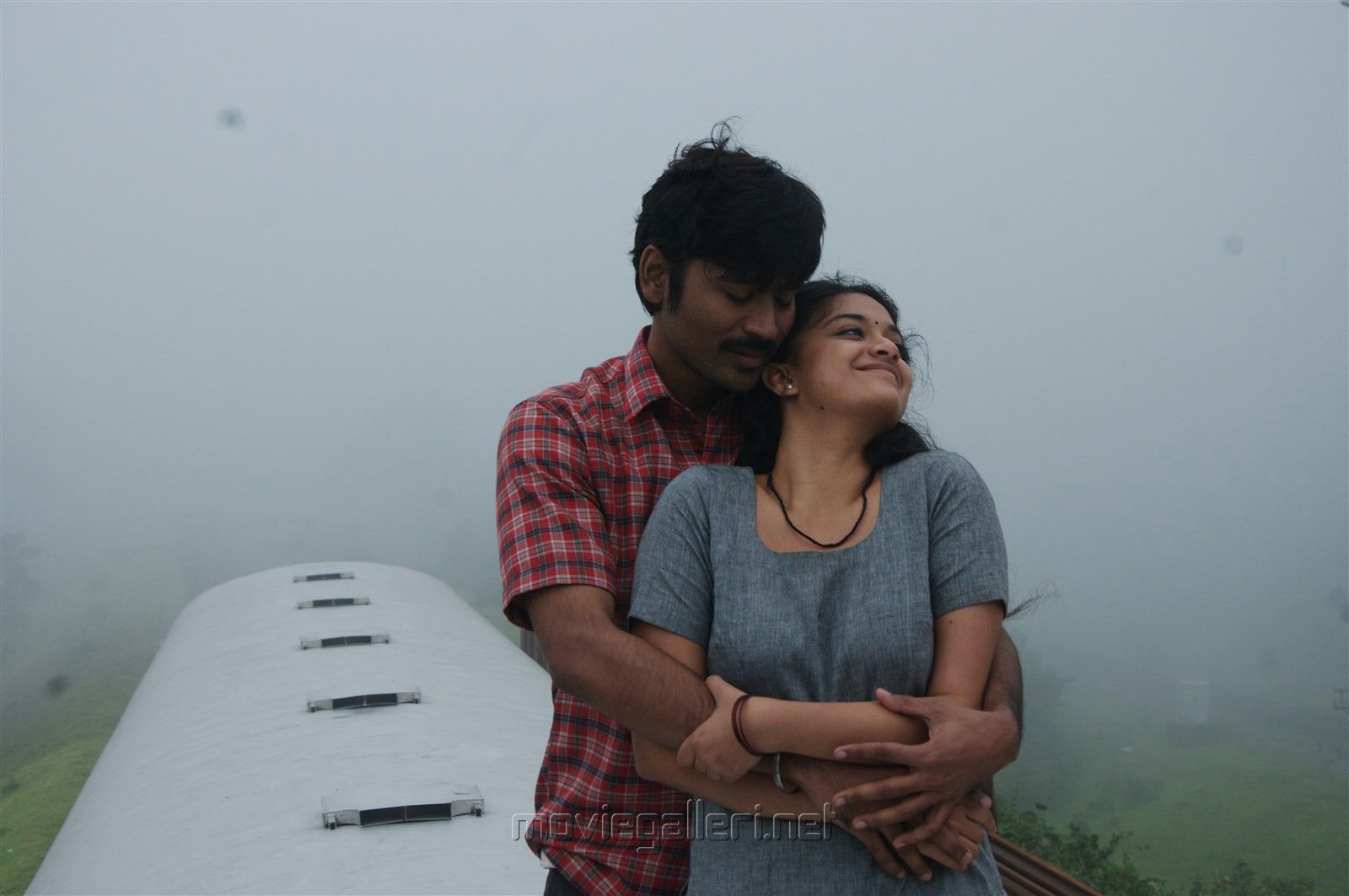 Thodari Movie Photo. Dhanush. Keerthi Suresh. New Movie Posters
