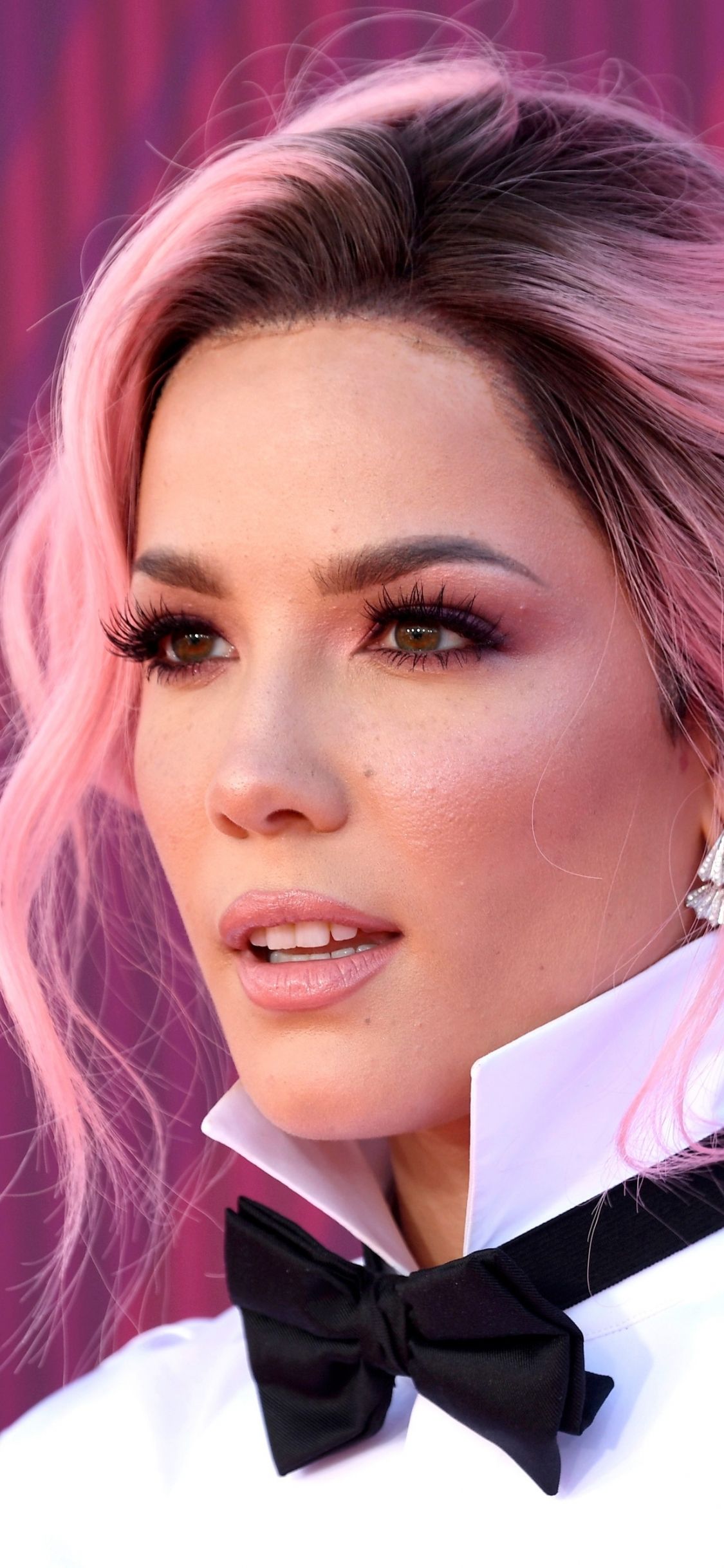 Download 1125x2436 wallpaper gorgeous and beautiful singer, halsey, iphone x 1125x2436 HD image, background, 23112