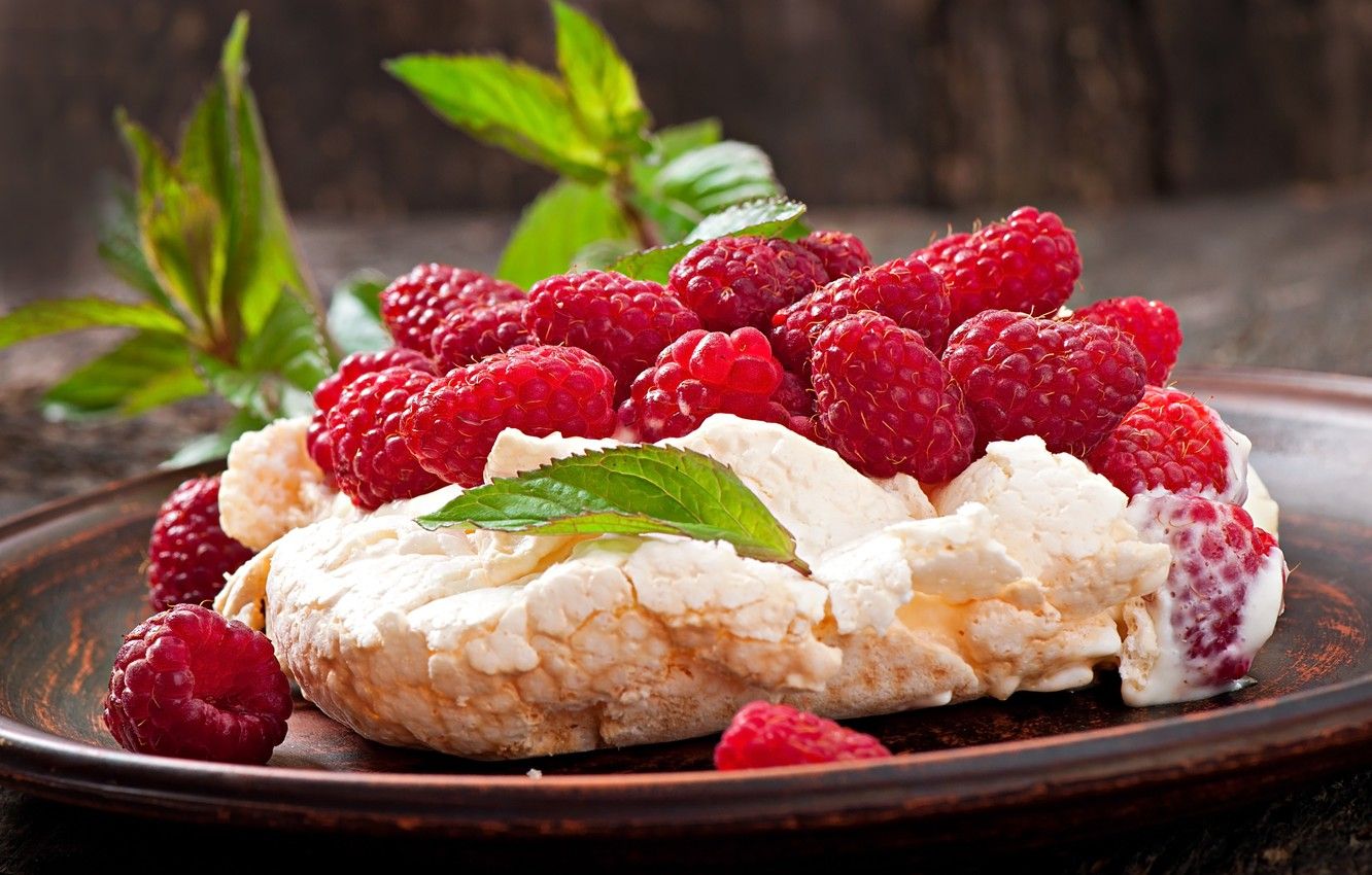 Wallpaper berries, raspberry, plate, cream, dessert, meringue, Pavlova image for desktop, section еда