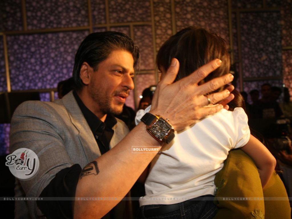 Wallpaper Rukh Khan at the promotional campaign of film Don 2 in association with TAG HEUER watch brand at Cinemax in Mumbai size:1024x768