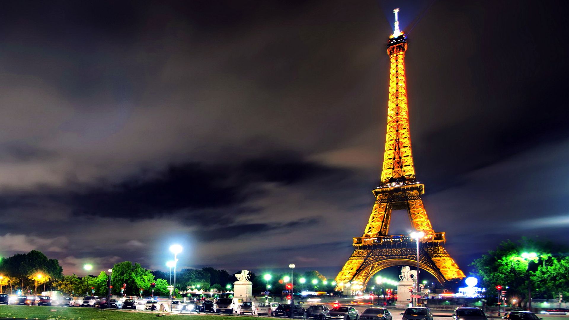 Eiffel Tower Lights At Night Wallpaper