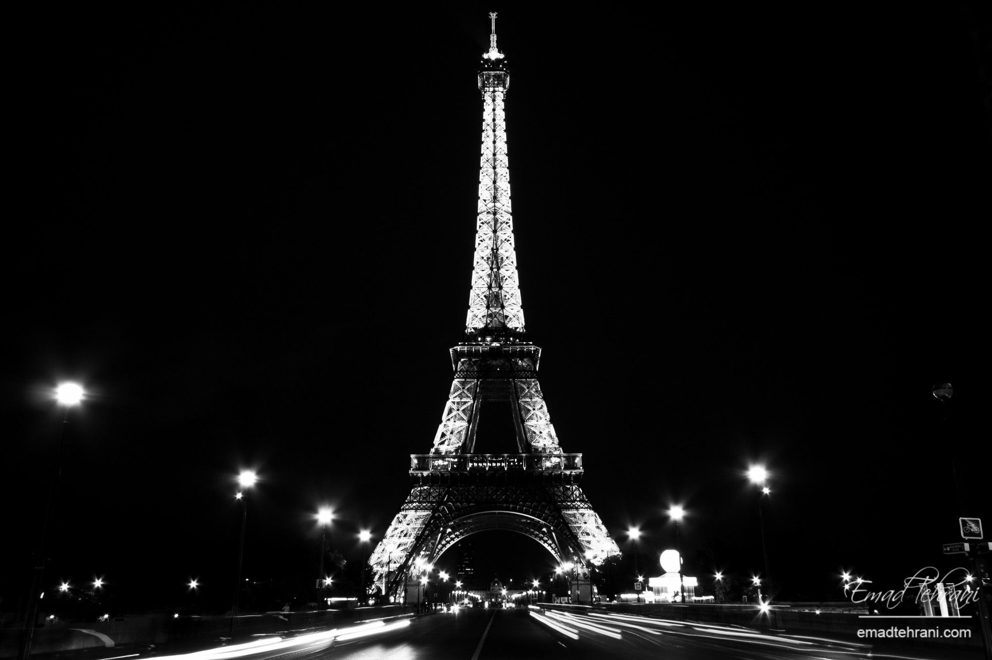Night lights of Paris and the Eiffel Tower Desktop wallpaper 1366x768