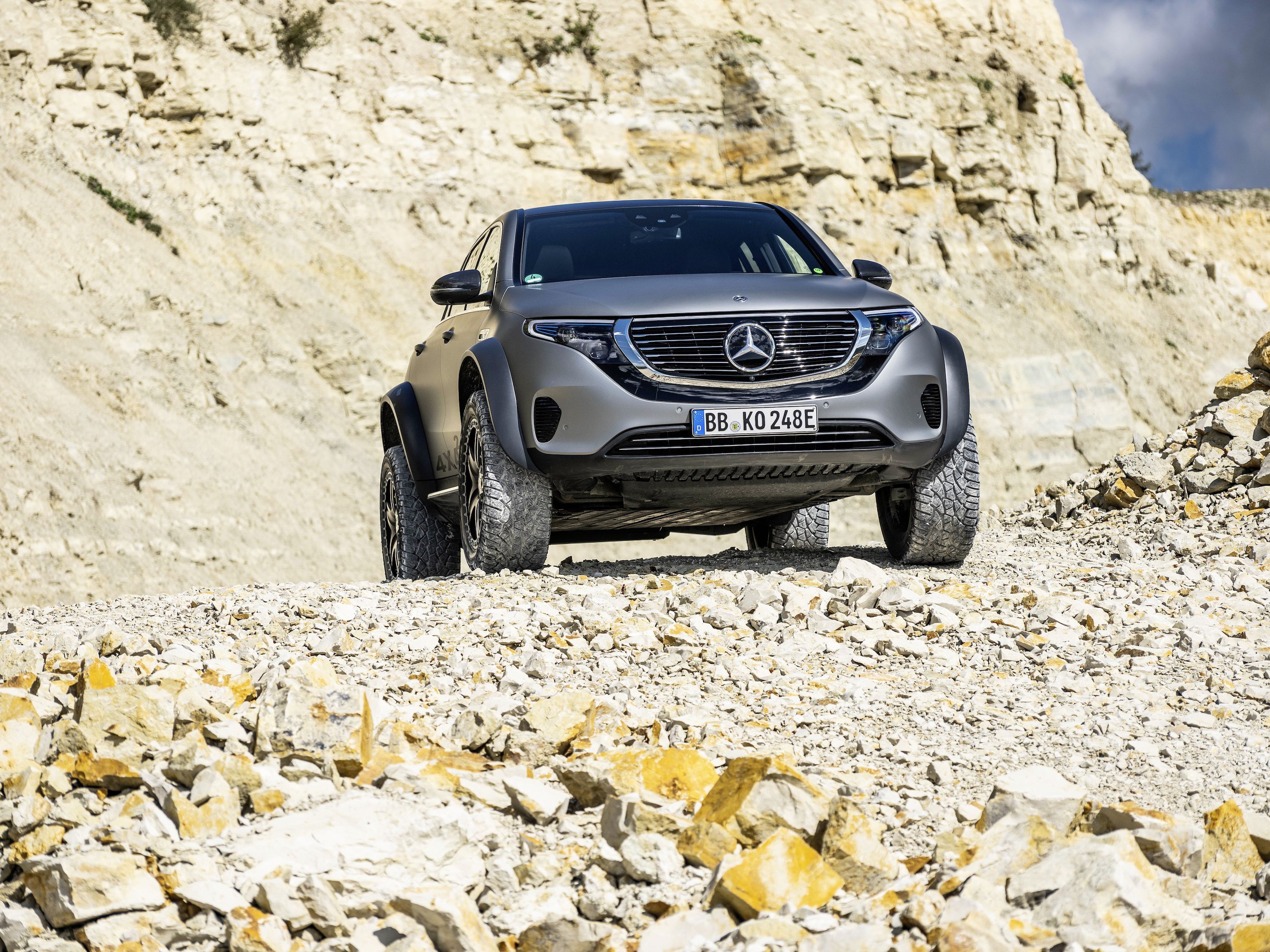 X4 сув. Mercedes EQC 4x4. Мерседес джип новый. Мерседес джип сув. Электрический Мерседес джип.