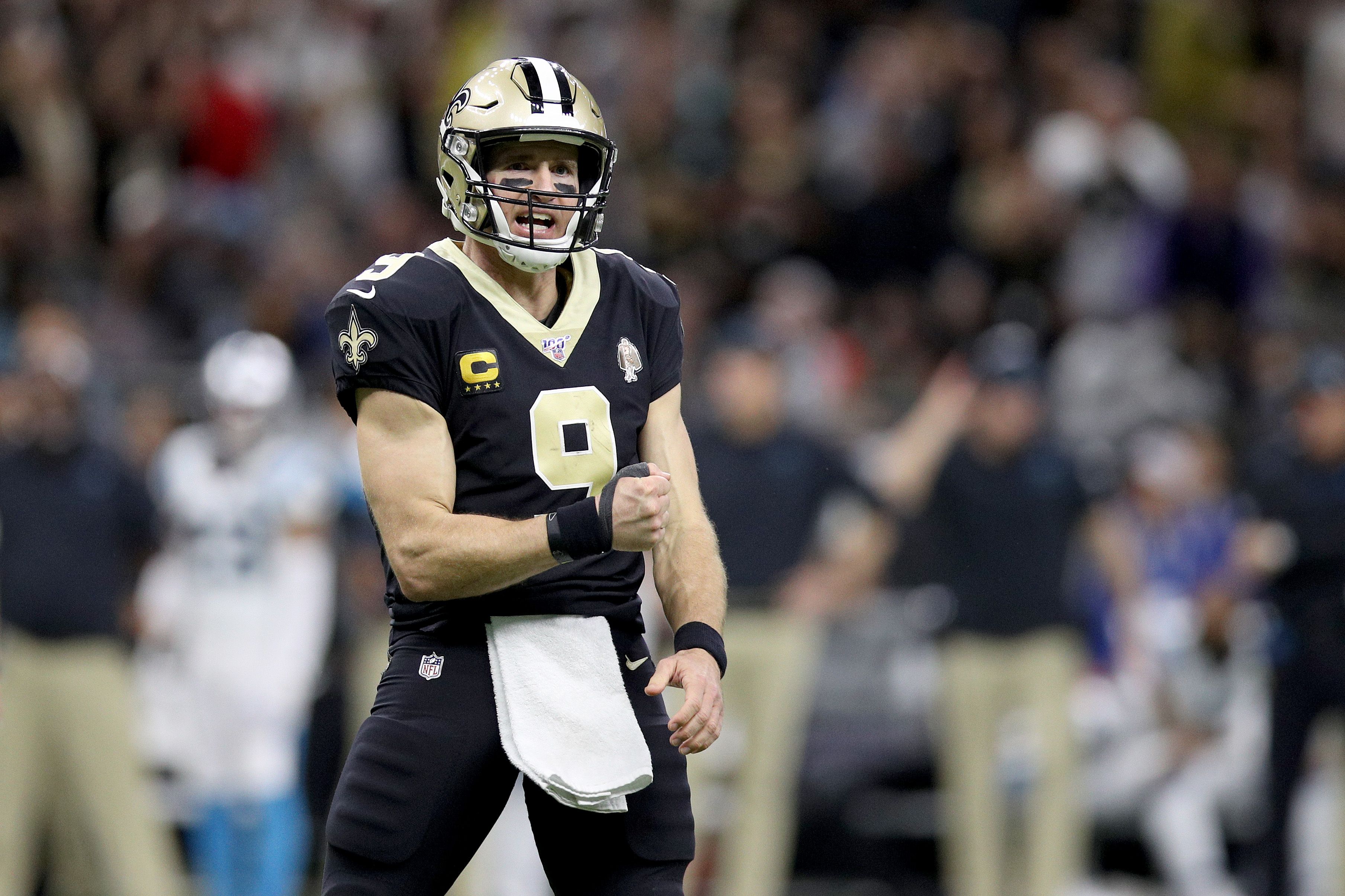 Drew Brees injures right elbow, still expected to play against Colts