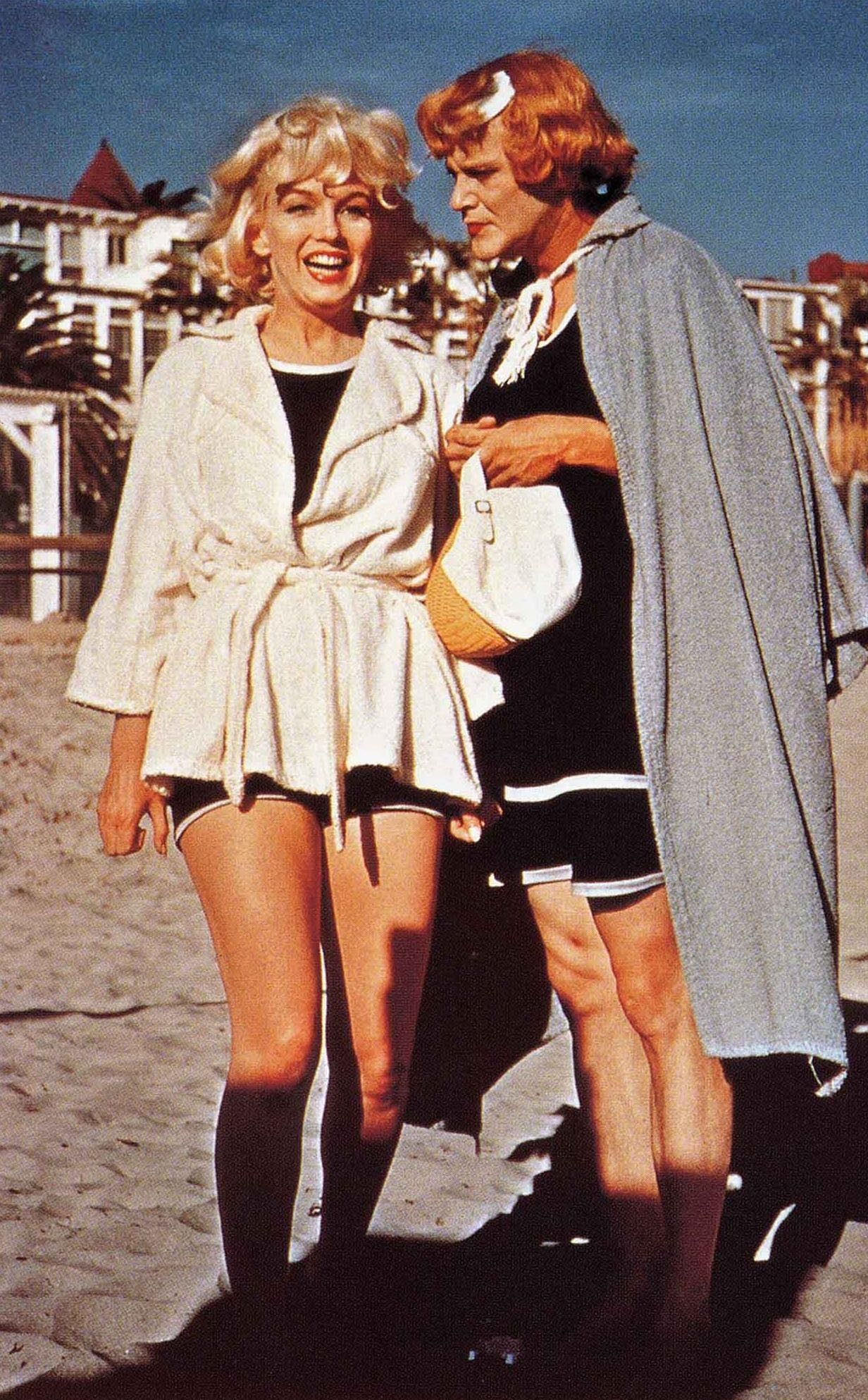 Marilyn Monroe Photo: Some Like it Hot. Marilyn monroe photo, Marilyn, Marilyn monroe