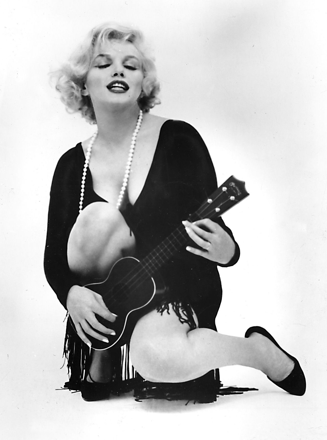 Marilyn Monroe, publicity photo for Some Like it Hot, by Richard Avedon, April 1959. Richard avedon, Marilyn, Marilyn monroe photo