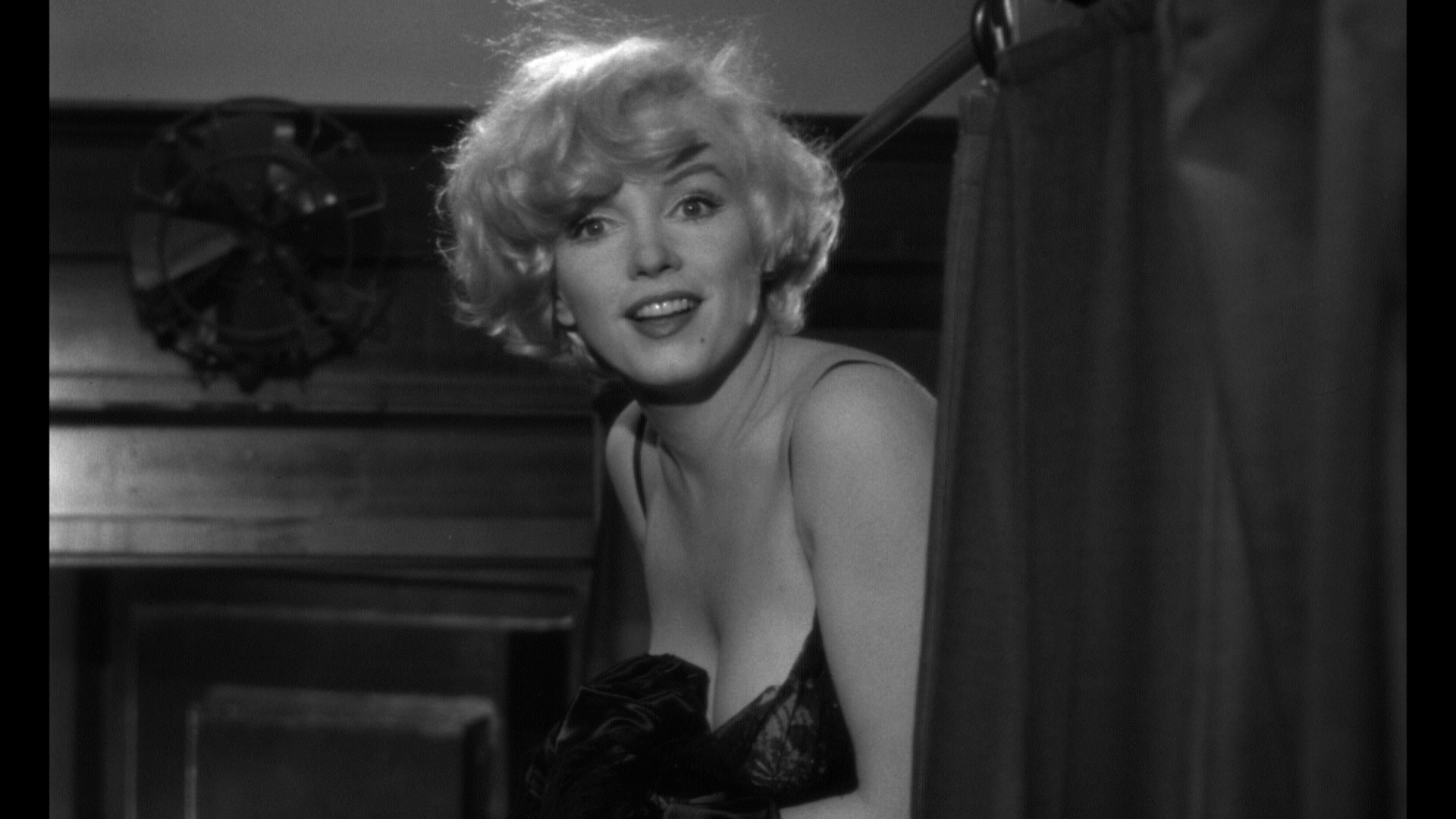 SOME LIKE IT HOT Screen Comparisons
