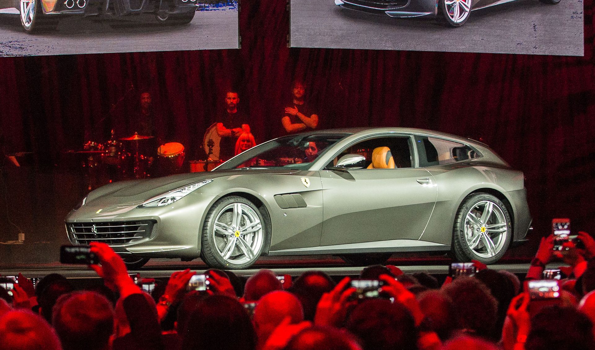 Ferrari GTC4 Lusso makes Villa Erba debut: Video
