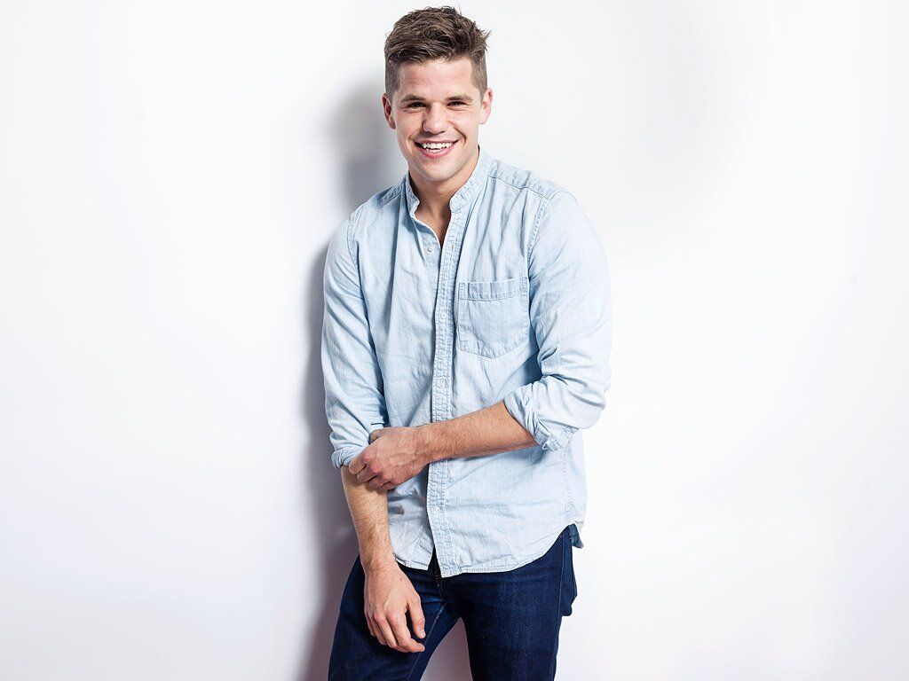 Charlie Carver Comes Out as Gay