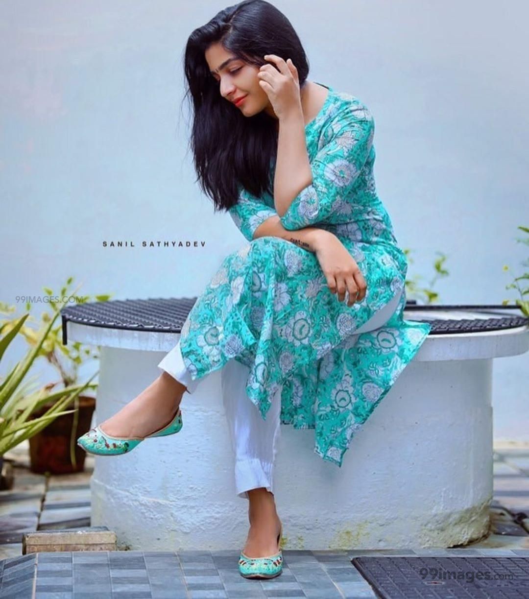 Rajisha Vijayan Hot HD Photo & Mobile Wallpaper (1080p) (1080x1223)