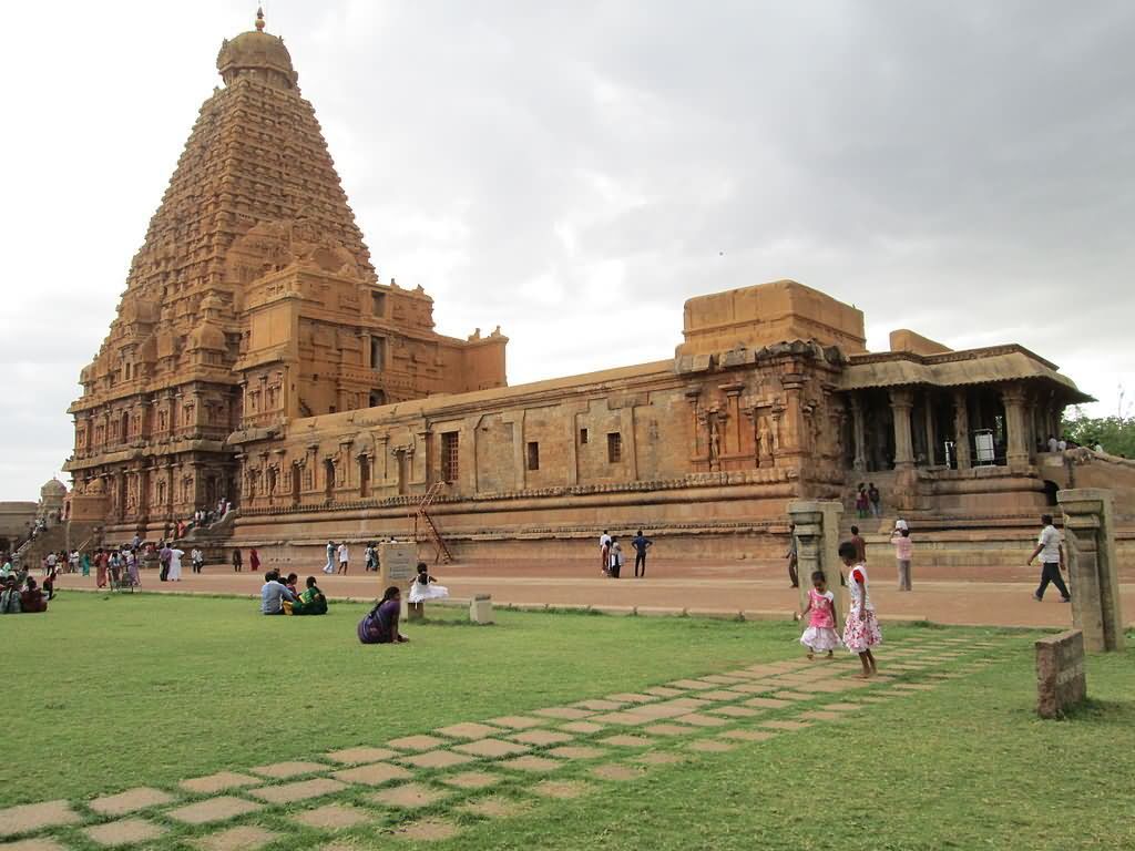 Big Temple Or Brihadeeswarar Temple In Tanjore, Tamil