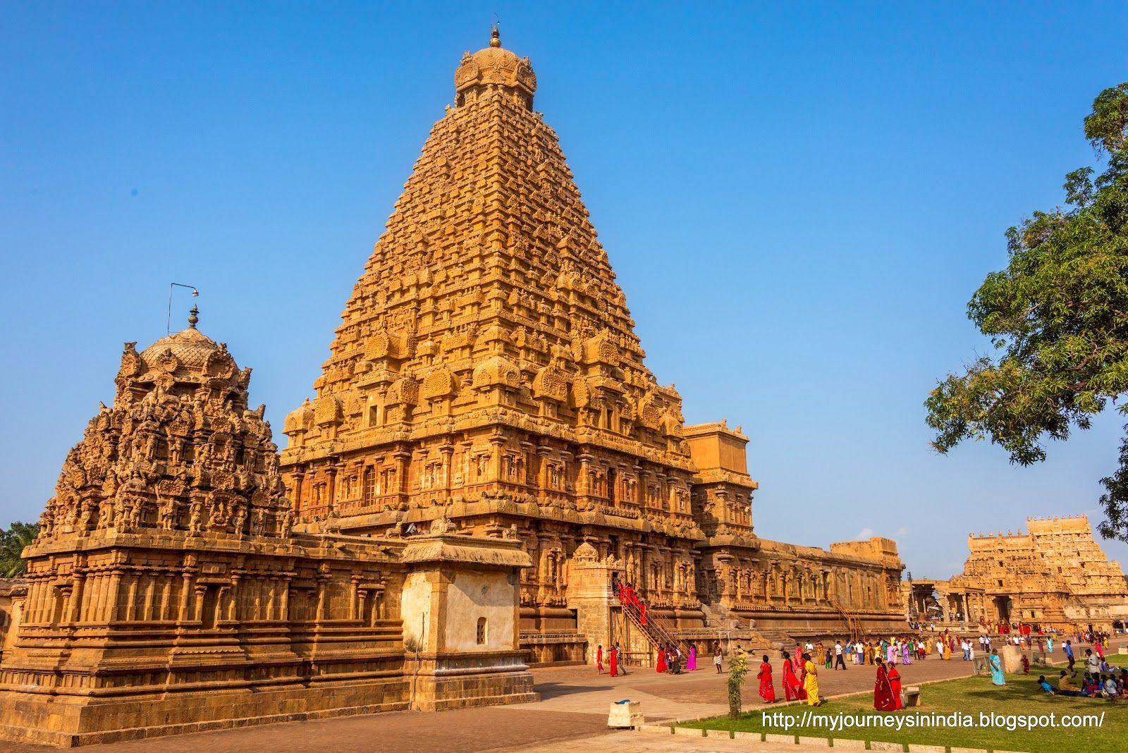 My journeys in India: Thanjavur Brihadeeswarar Temple. Temple photography, Pilgrimage to mecca, Temple