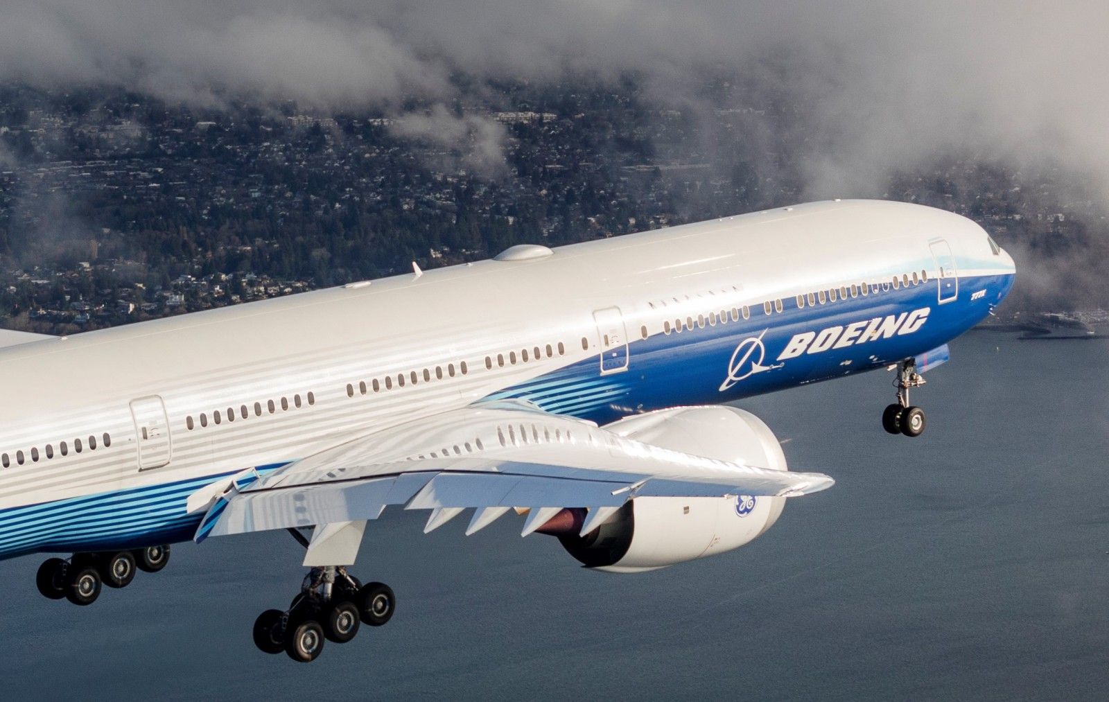 EXCLUSIVE new photo of 777X first flight