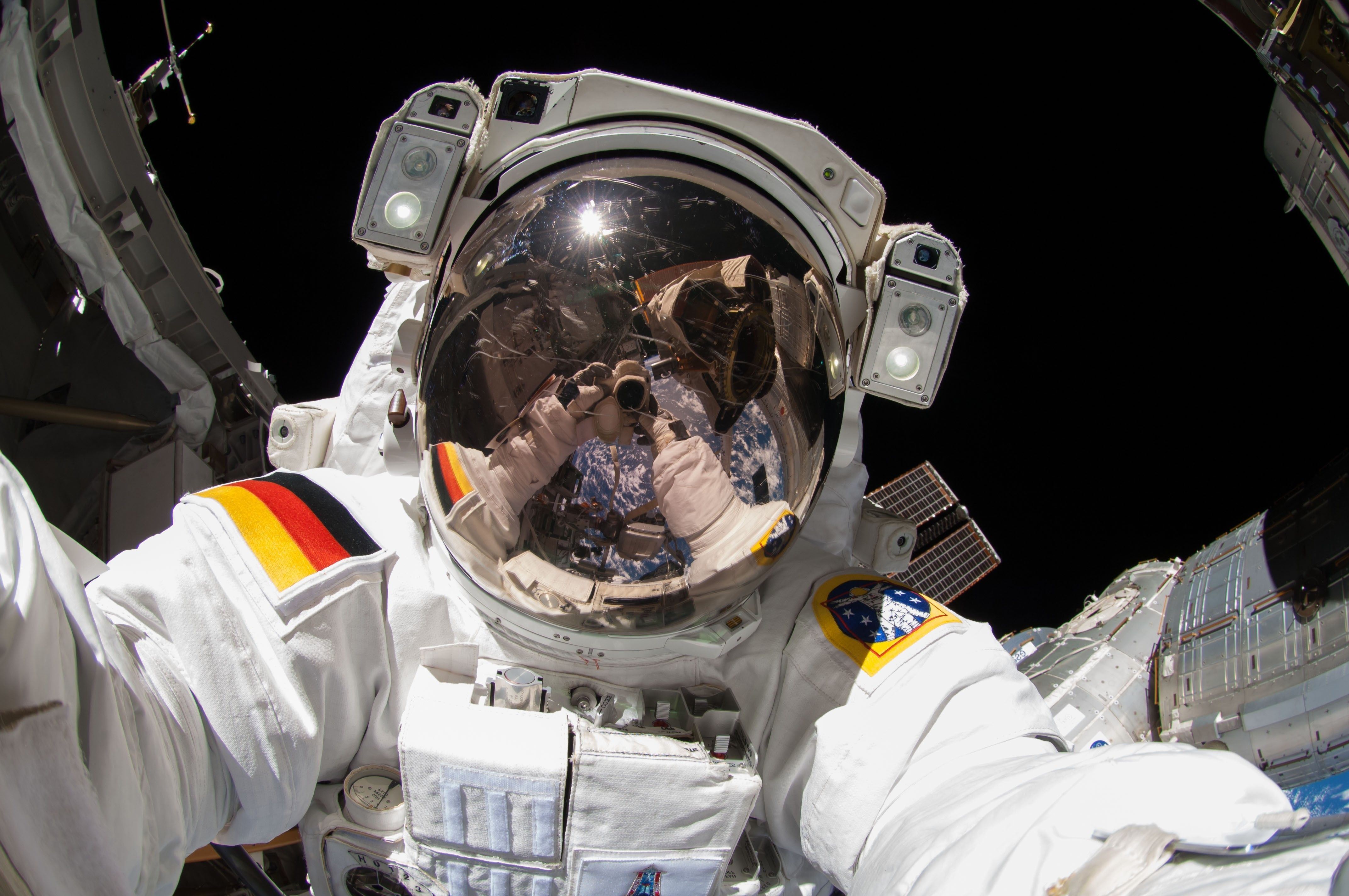 space, Selfies, Astronaut, Earth, International Space Station, Alexander Gerst Wallpaper HD / Desktop and Mobile Background