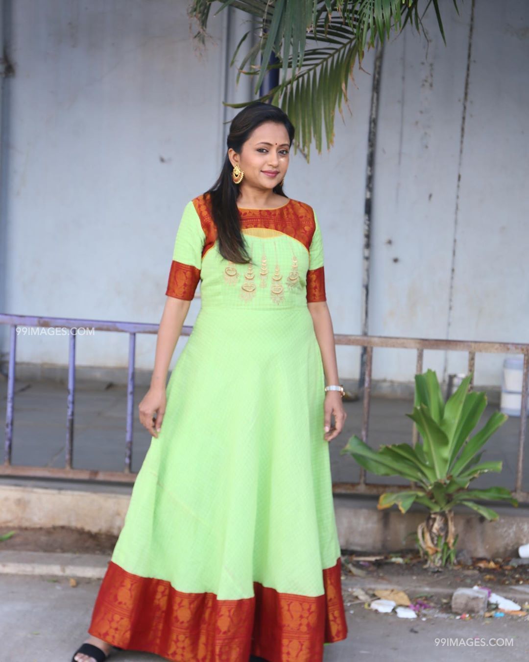 Suma Kanakala Beautiful Photo & Mobile Wallpaper HD (Android IPhone) (1080p). Fashion, Gowns For Girls, Frock For Women