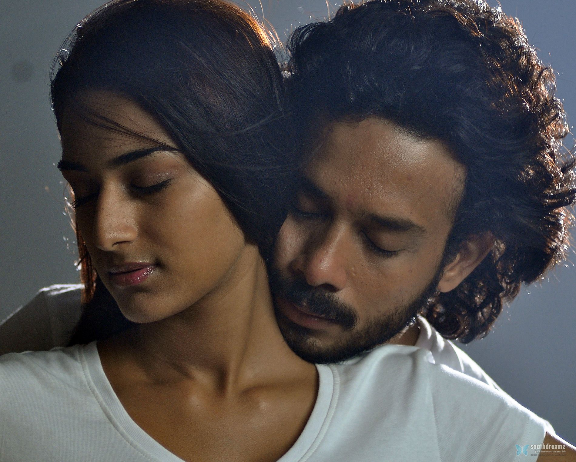 Ainthu Ainthu Ainthu movie review