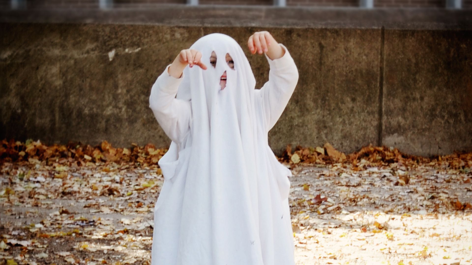 Ridiculously Easy Halloween Costumes Using Only a Bedsheet