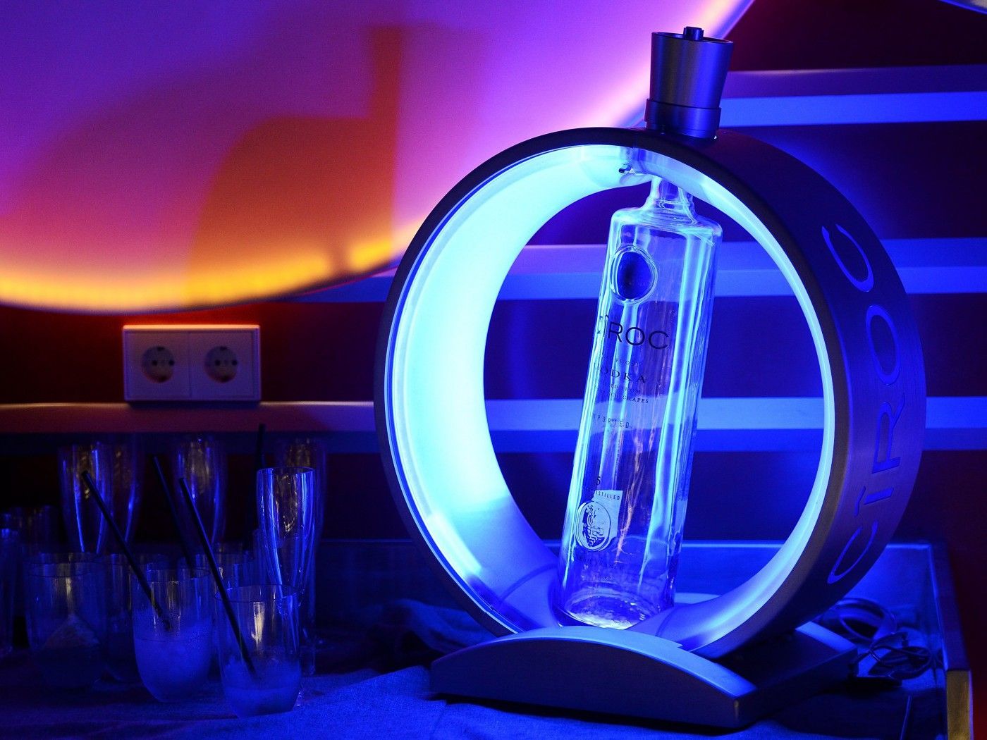 Download 1400x1050 CIROC VODKA alcohol wallpaper