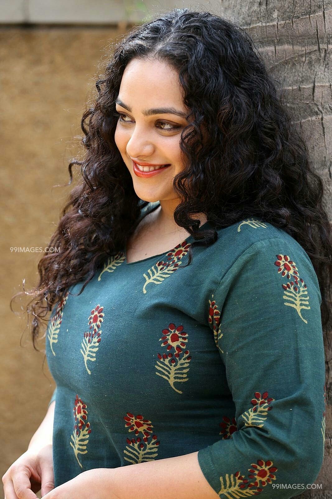Nithya Menen Hot HD Photo & Wallpaper for mobile (1080p) (nithya menen, actress, kollywood, tollywood, moll. South indian actress hot, Desi models, Nithya menen