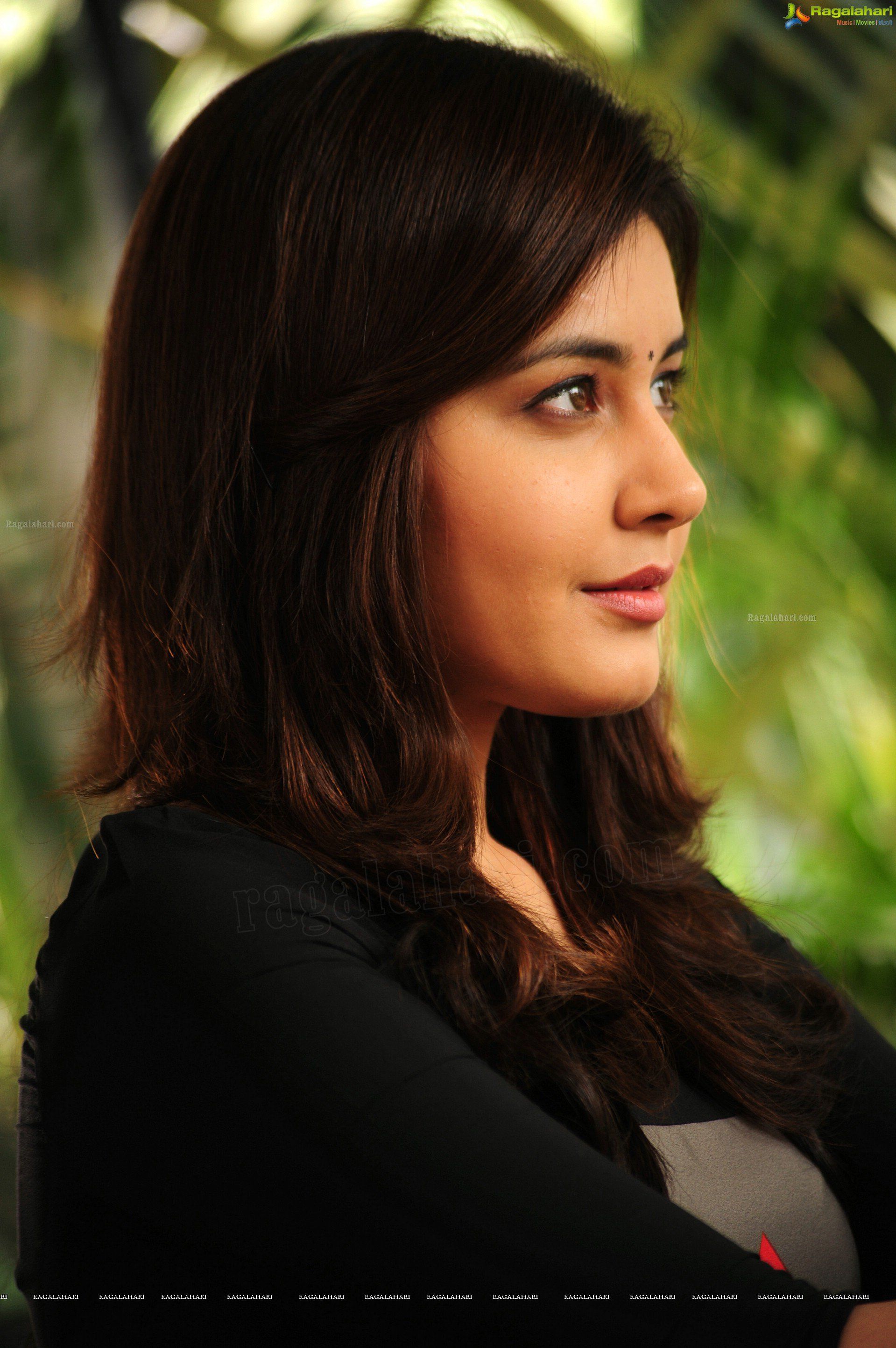 HD Photo: Gorgeous Rashi Khanna in Saree. Actress photo, Khanna, Actresses