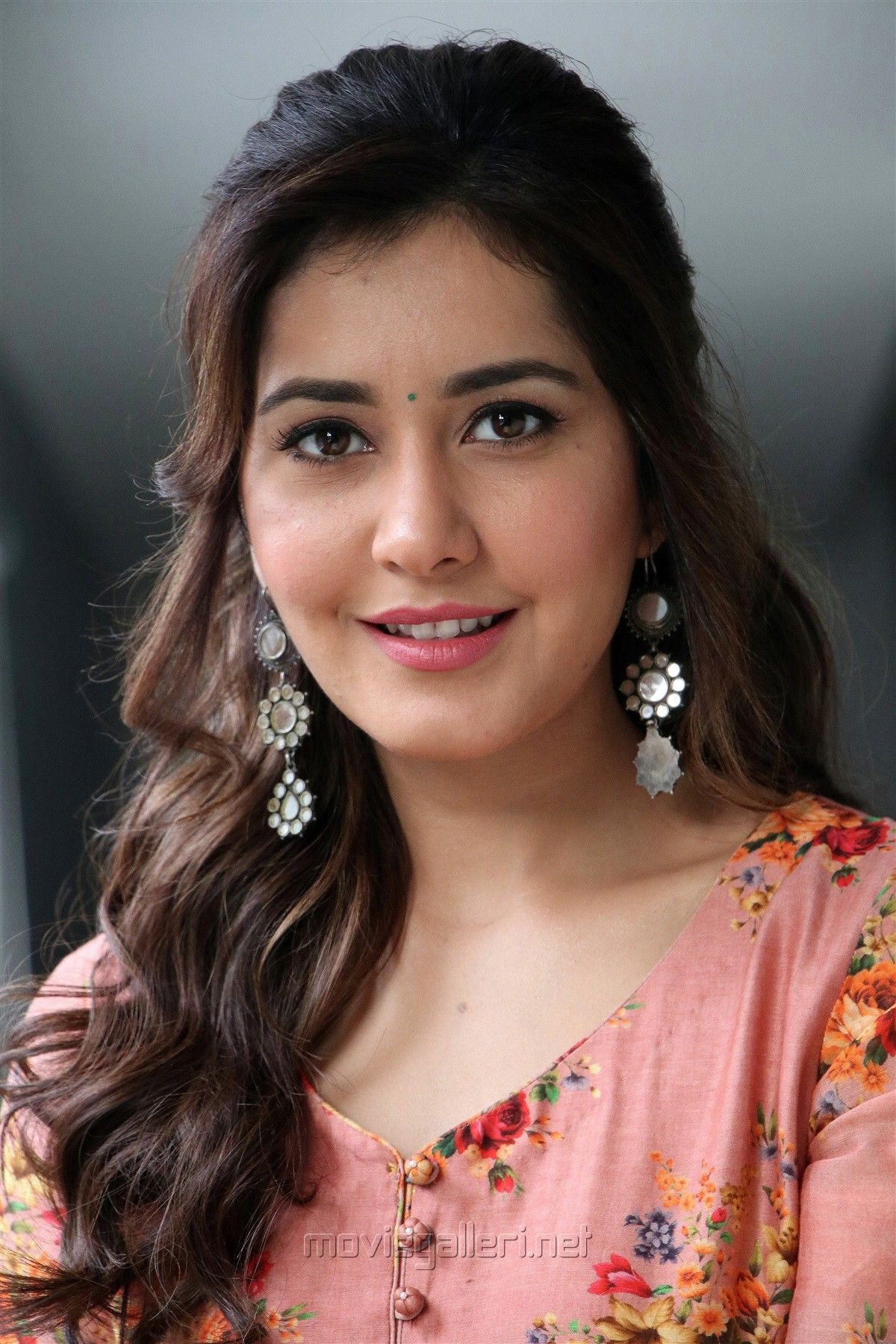 Actress Rashi Khanna Latest Photohoot Picture HD. New Movie Posters