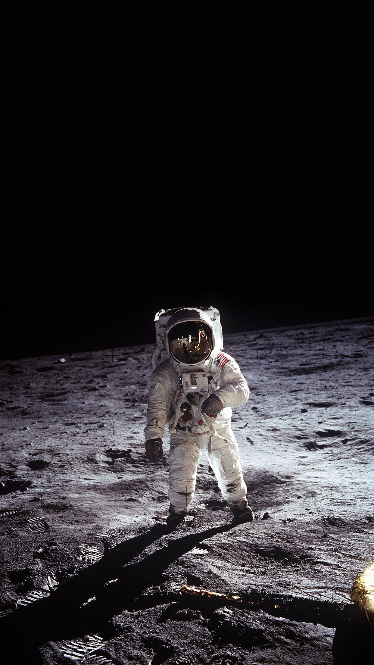Moon landing looks great for OLED