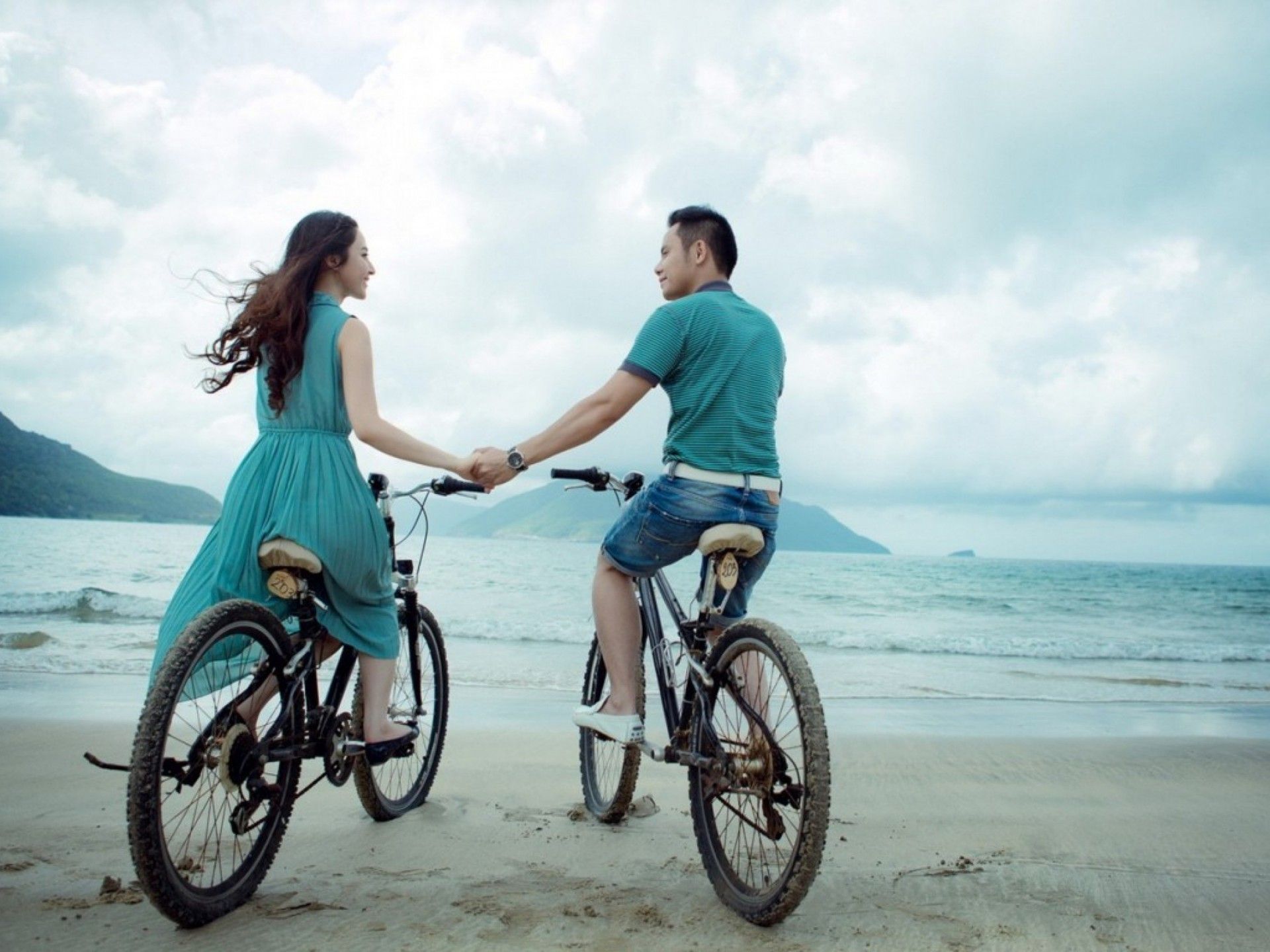 Couple Bicycle Riding On Beach HD Wallpaper 75, Wallpaper13.com