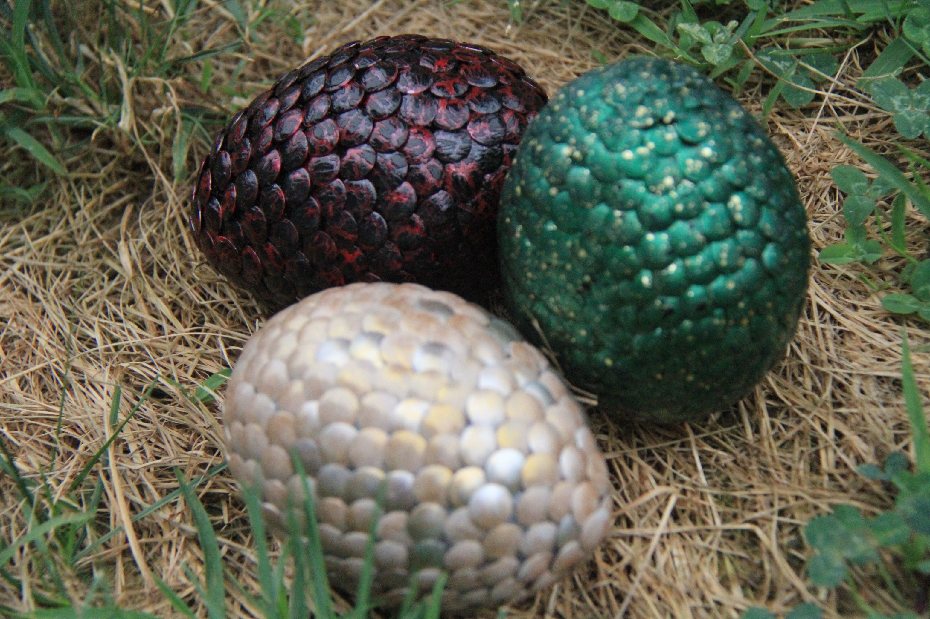 Reddit Review: DIY Dragon Eggs, How Maisie became Arya, and much more! is Coming