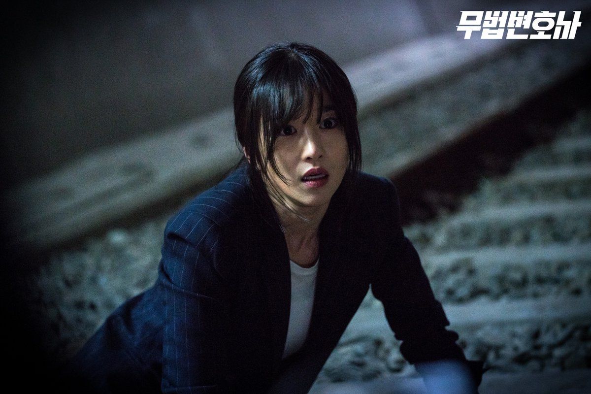 Lee Joon Gi And Seo Ye Ji Show Powerful Chemistry In Upcoming Drama “Lawless Lawyer”