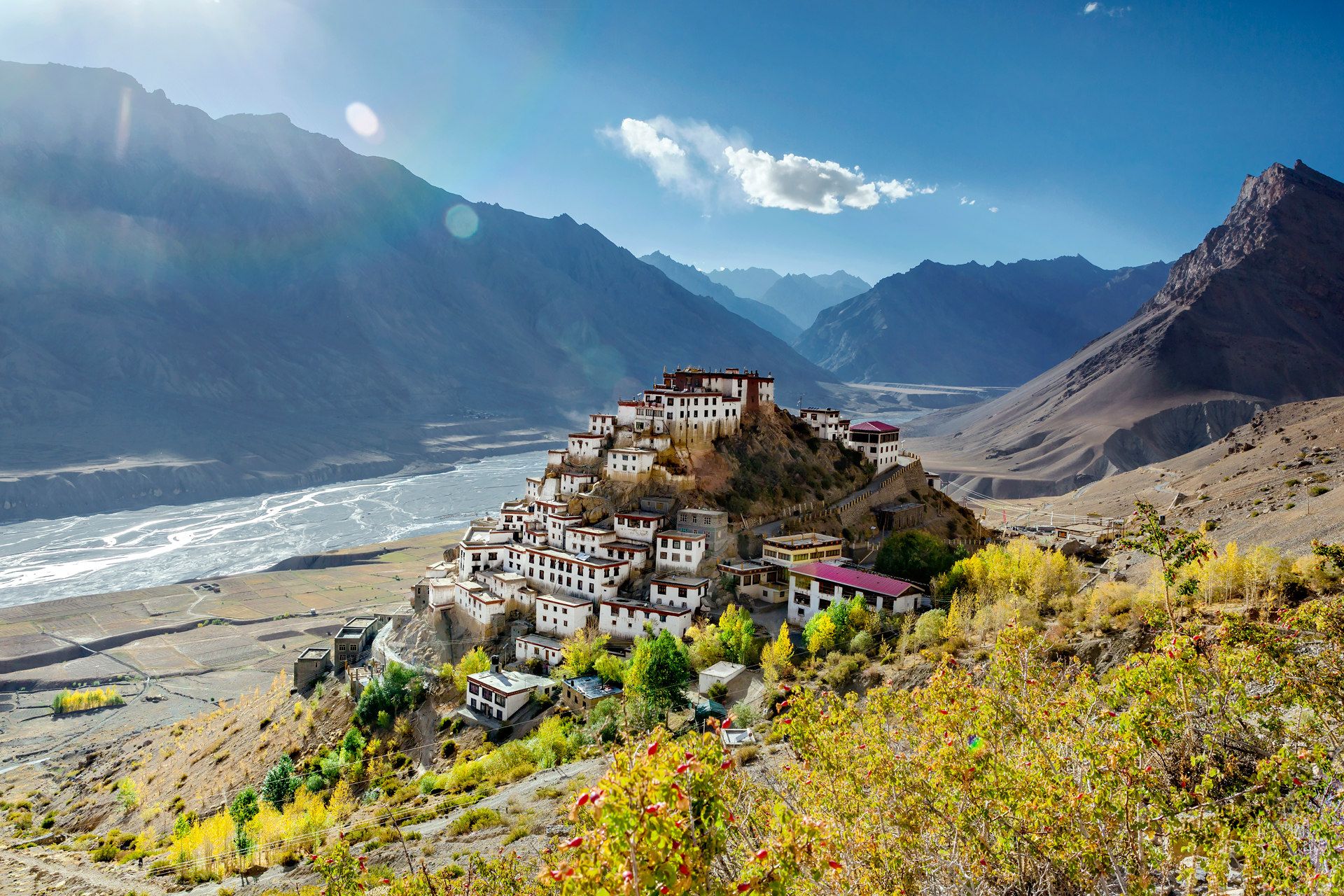 Гора караванов. Монастырь Кей Гомпа. Тибетский монастырь Кей Гомпа в Индии. Долина Спити Индия. Химачал Прадеш Долина.