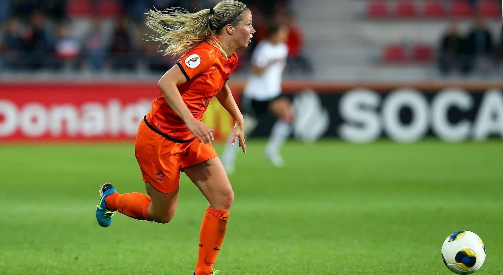 Sports Picture: Anouk Hoogendijk Dutch footballer Poster Wallpaper