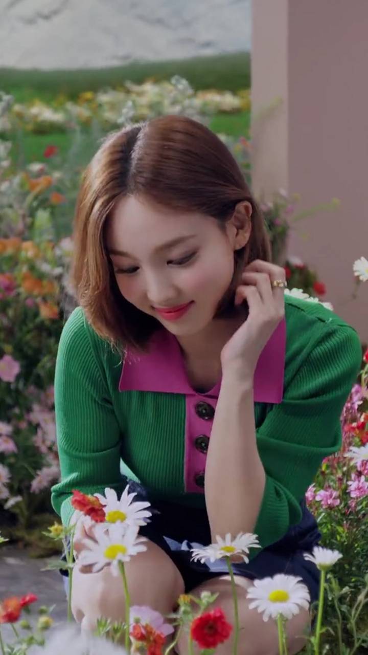 Nayeon fanfare wallpaper