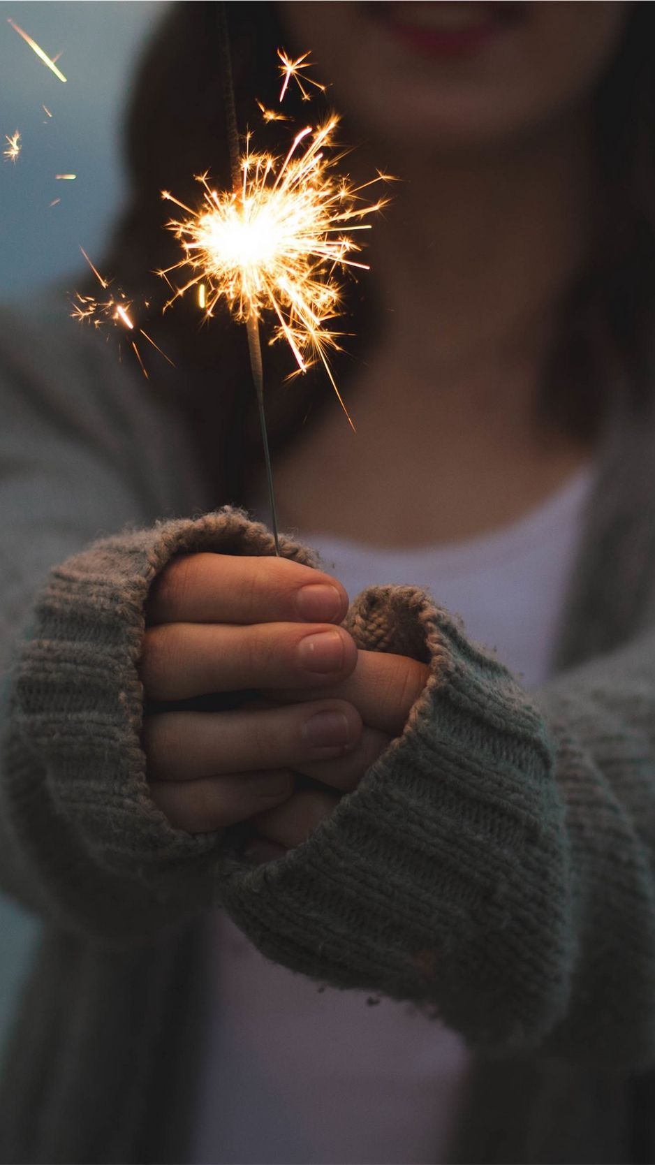 Download Wallpaper 938x1668 Sparkler, Girl, Hands Iphone 8 7 6s 6 For Parallax HD Background