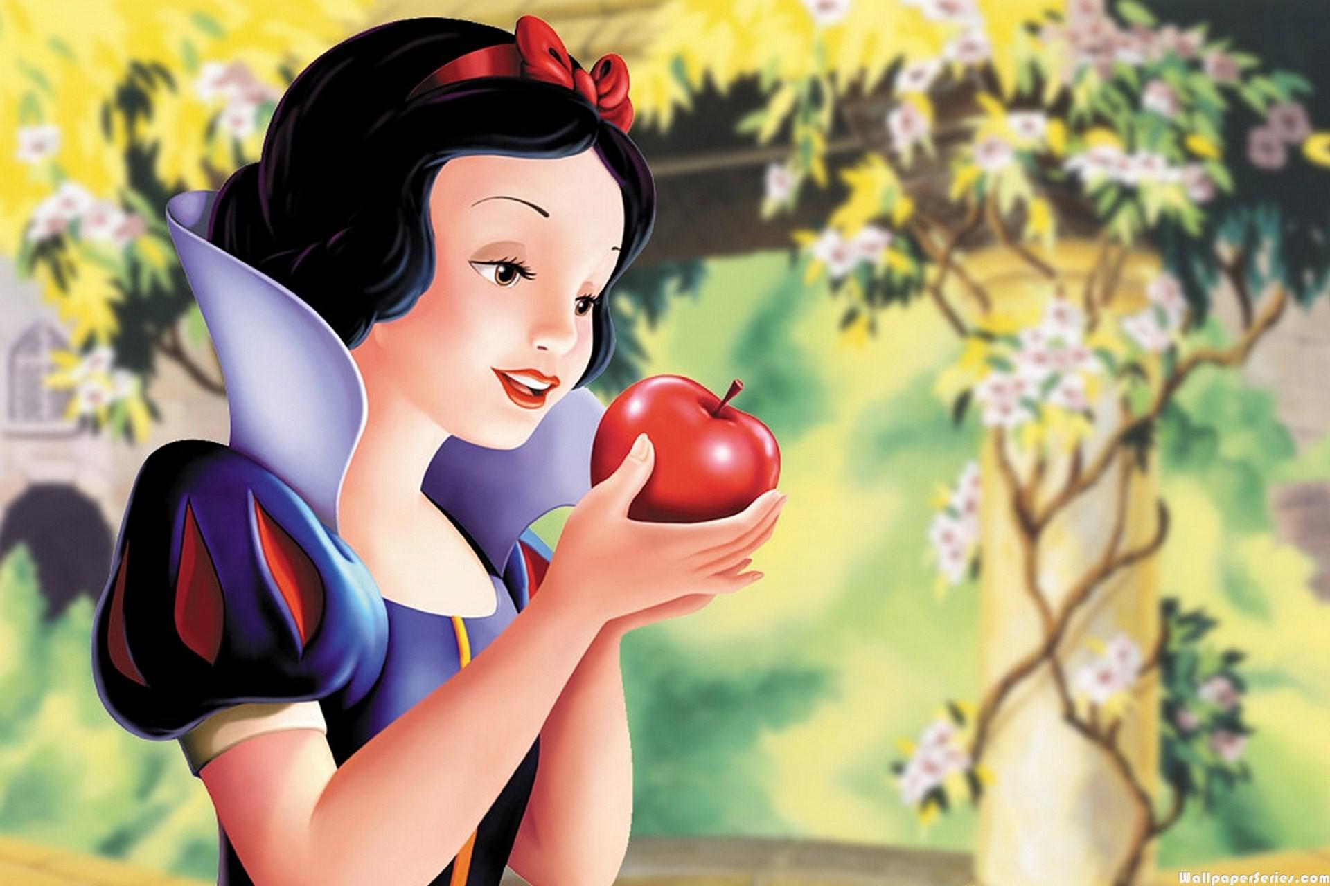 Disney Princess Snow White Holding Poisoned Apple
